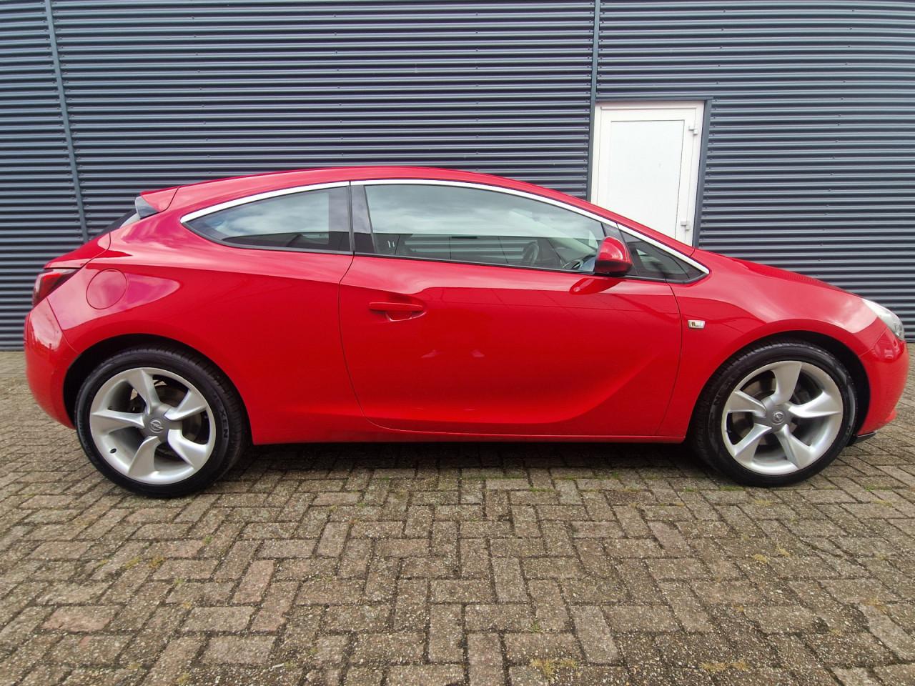Opel Astra GTC 1.4 Turbo Sport