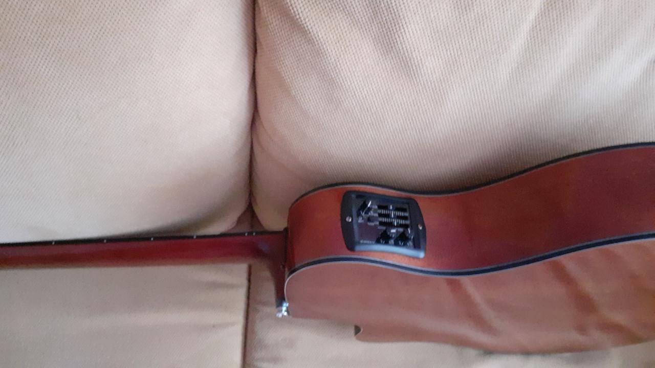 Yamaha gitaar semi-electrisch