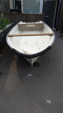 Bootje met trailer en  motor