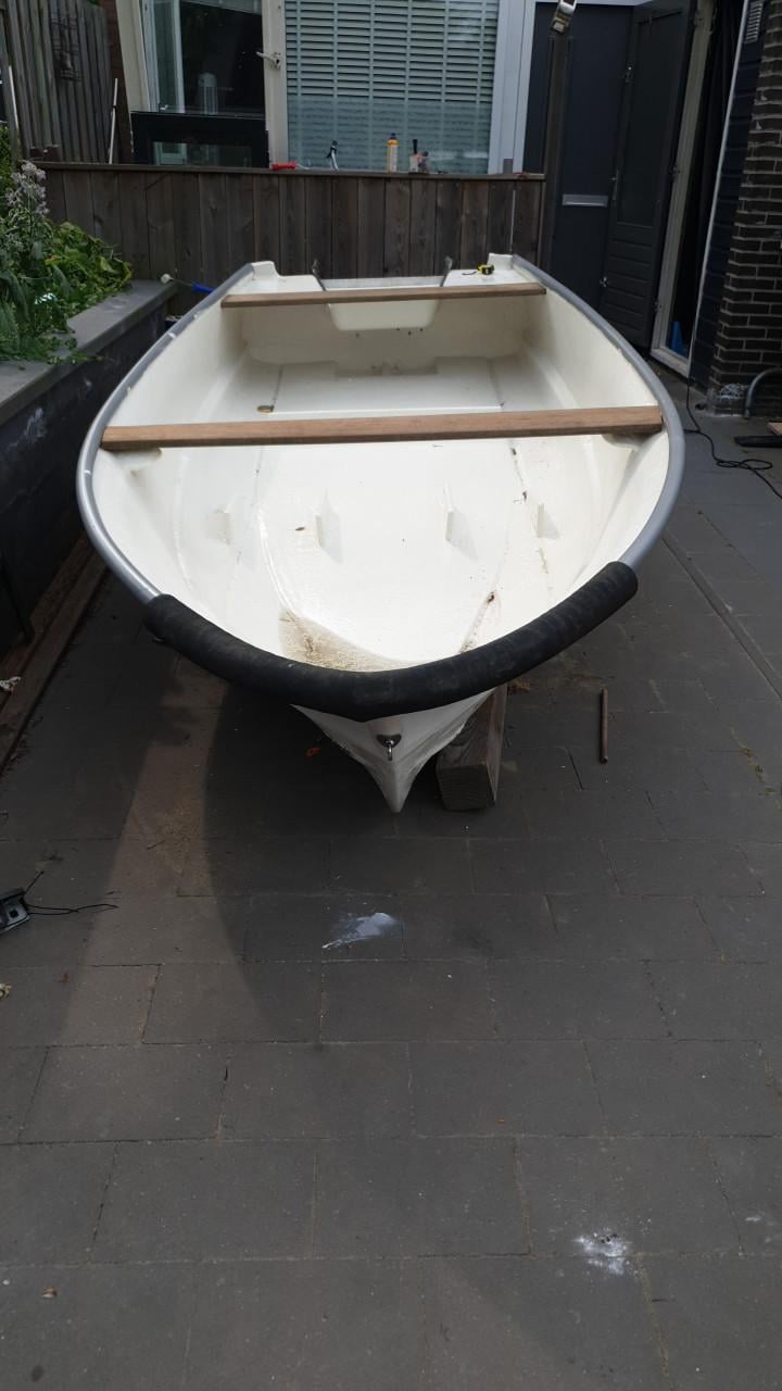 Bootje met trailer en  motor