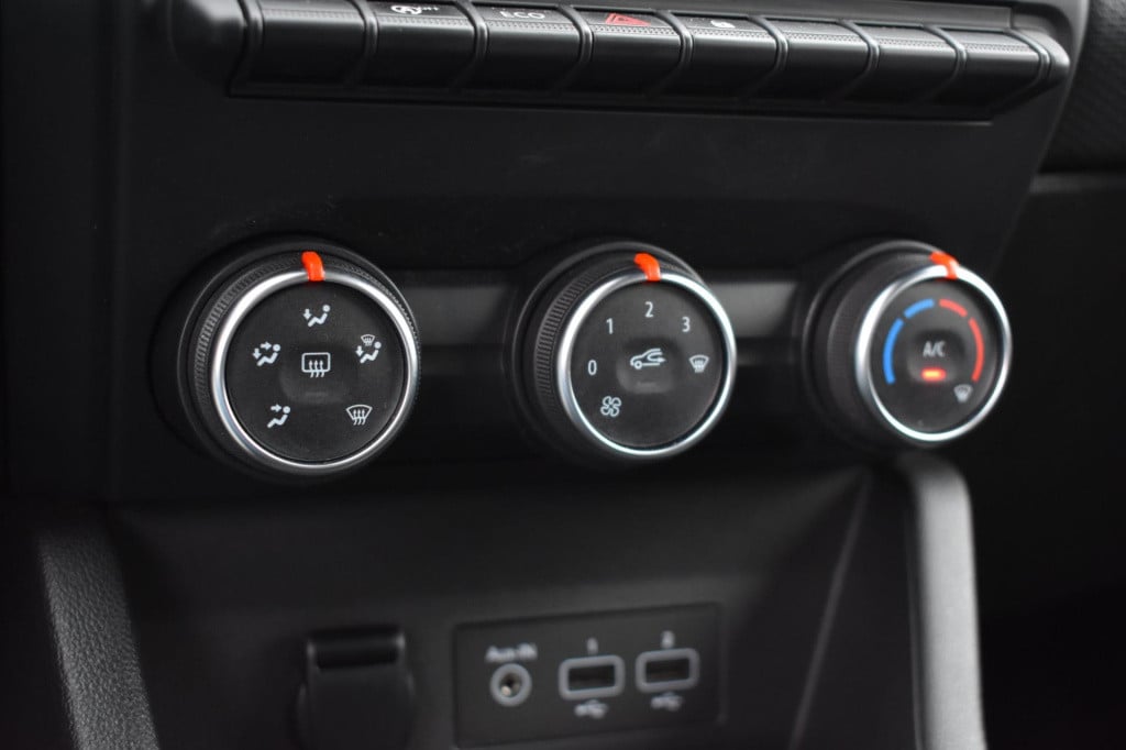 Renault Clio 1.0 tce | parkeersensoren | navigatie | dealer onderhouden | c