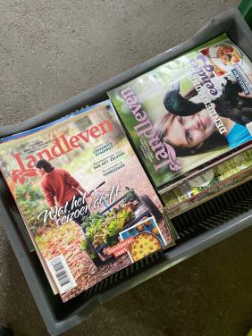 Plus minus 80 à 90 maandbladen landleven