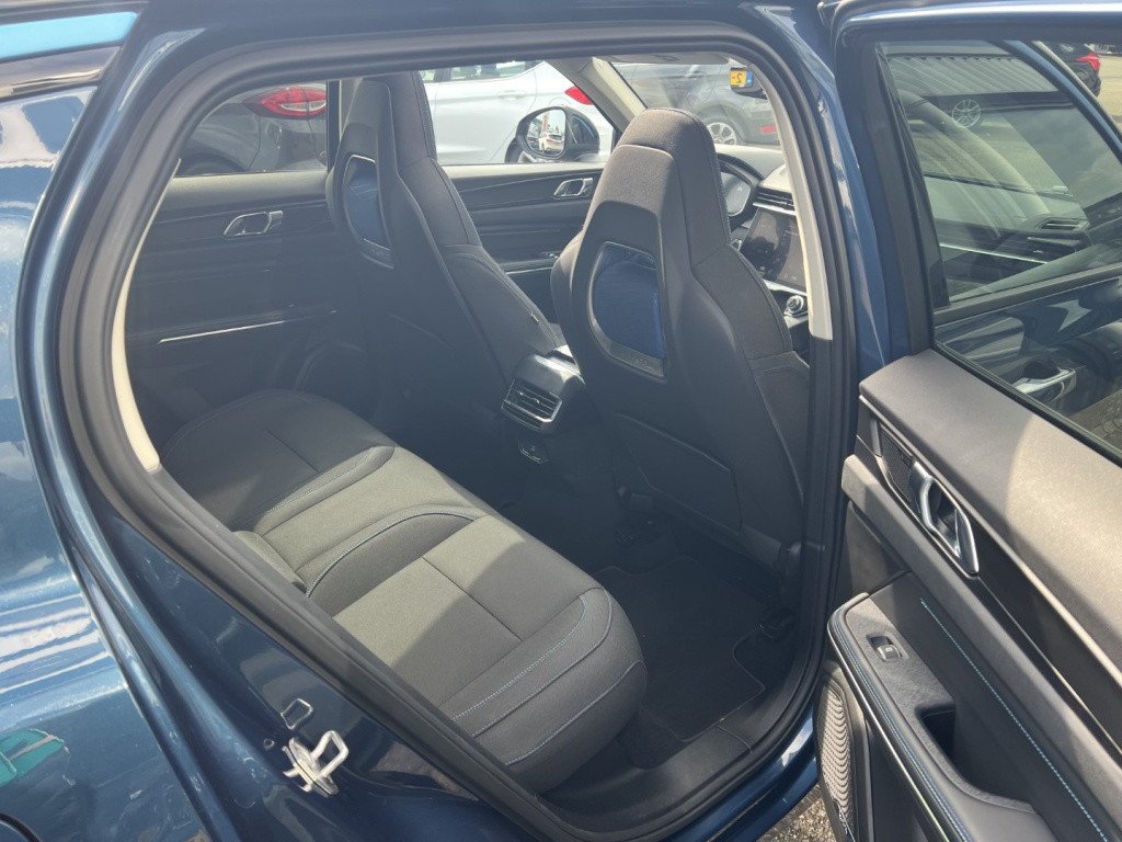 Lynk & Co 01 1.5 261pk plug in hybrid , panodak , 360 camera