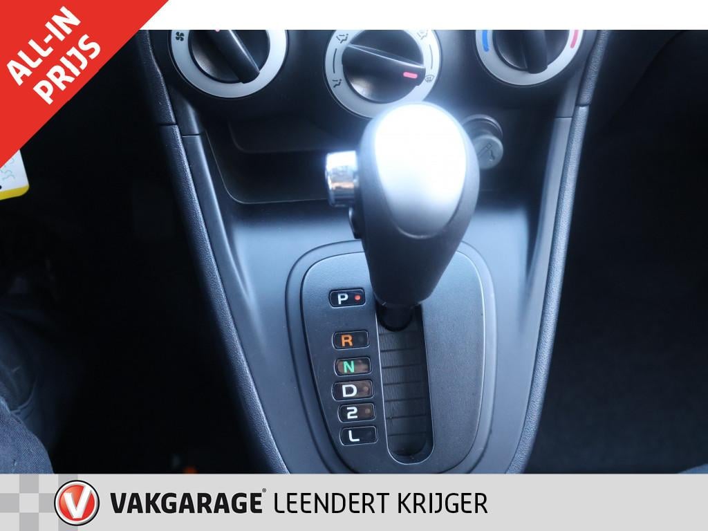 Hyundai I 10 1.1 dynamic automaat/1 jaar apk