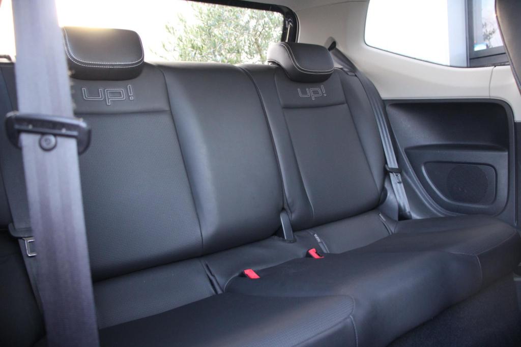 Volkswagen UP! 1.0 black-edition - panoramadak - leer - leder - cruise cont