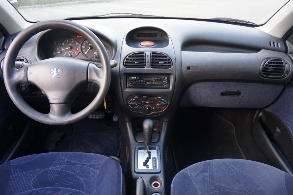 Peugeot 206 1.4 xt automaat - elektr. ramen / nieuwe apk!