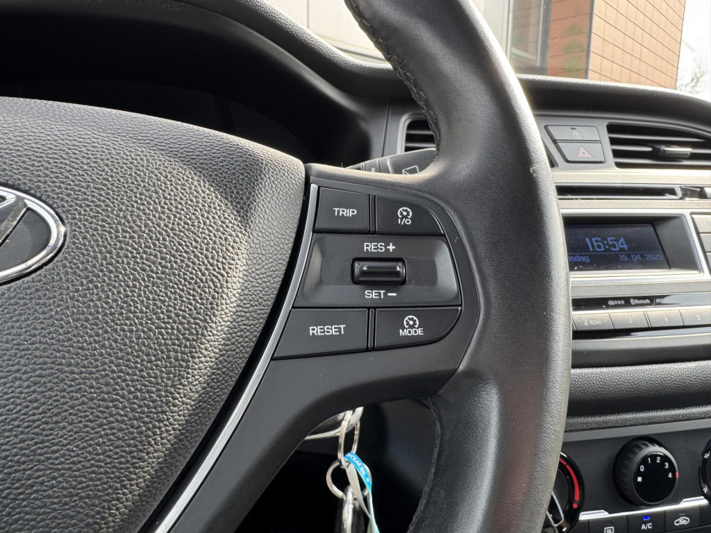 Hyundai I 20 1.2 hp i-motion | airco | cruise control | radio-cd/mp3 speler