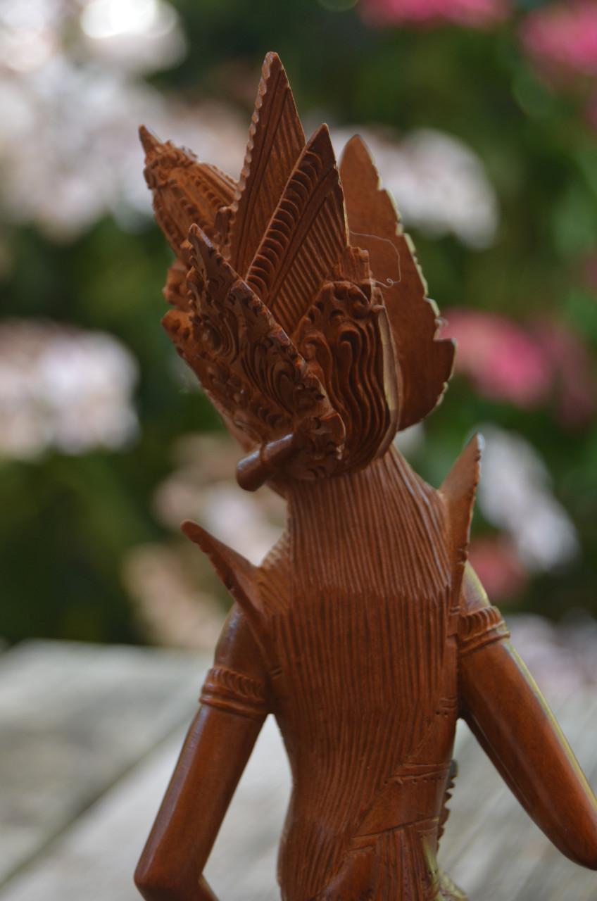 Fraai houtsnijwerk Balinese maangodin Dewi Ratih + Kala Rau