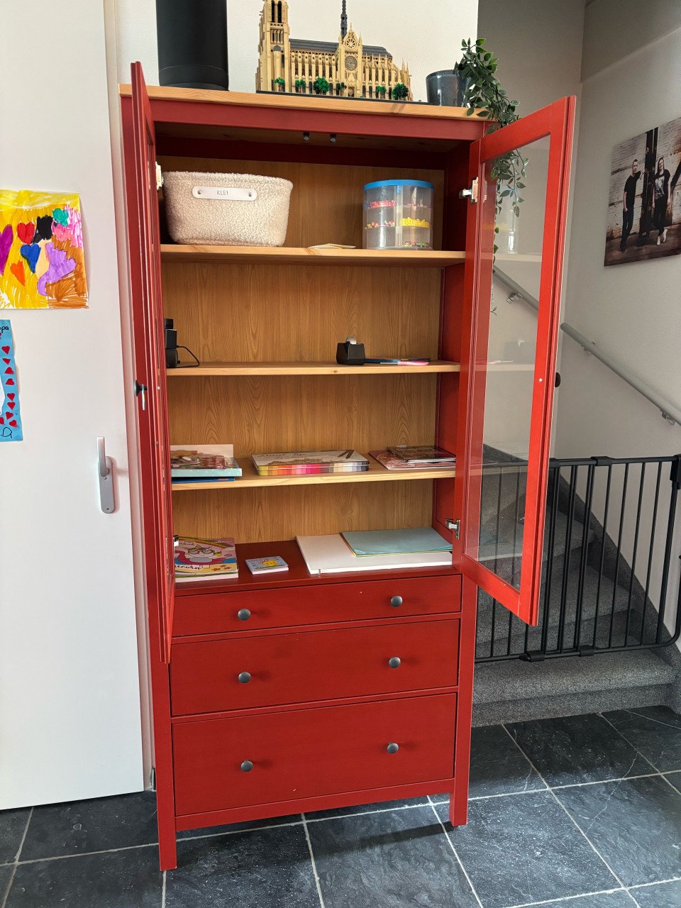 HEMNES Ikea Buffetkast / Vitrinekast / Speelgoedkast rood