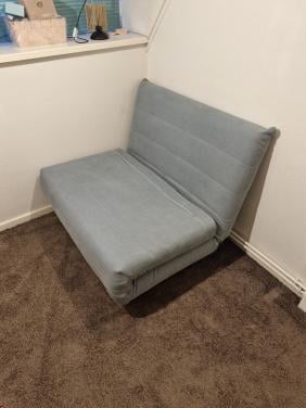 Te koop zeer net slaap bankje