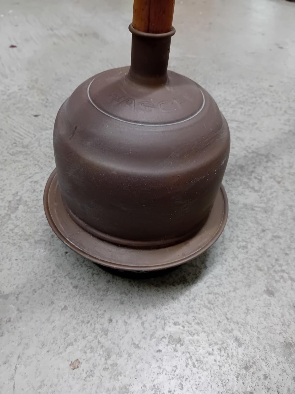 Antieke roodkoperen wasstamper met steel. (nieuw nog nooit gebruikt)