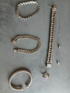 BuddhaToBuddha armbanden 4x. Ring 1x en 1 paar oorbellen