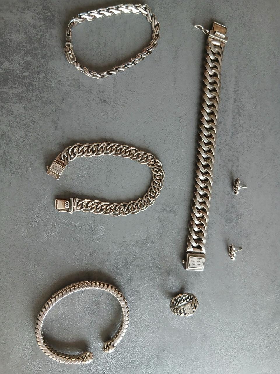 BuddhaToBuddha armbanden 4x. Ring 1x en 1 paar oorbellen