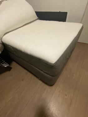 Eenpersoons boxspring met uitstekende matras