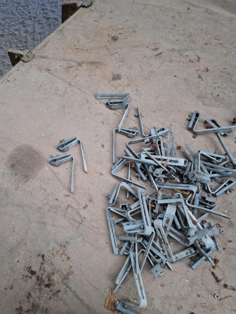 Golfplaat gootbeugels