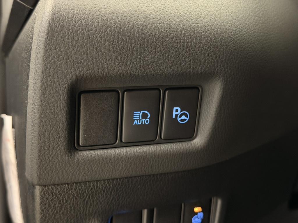 Toyota C-hr 1.8 hybrid executive