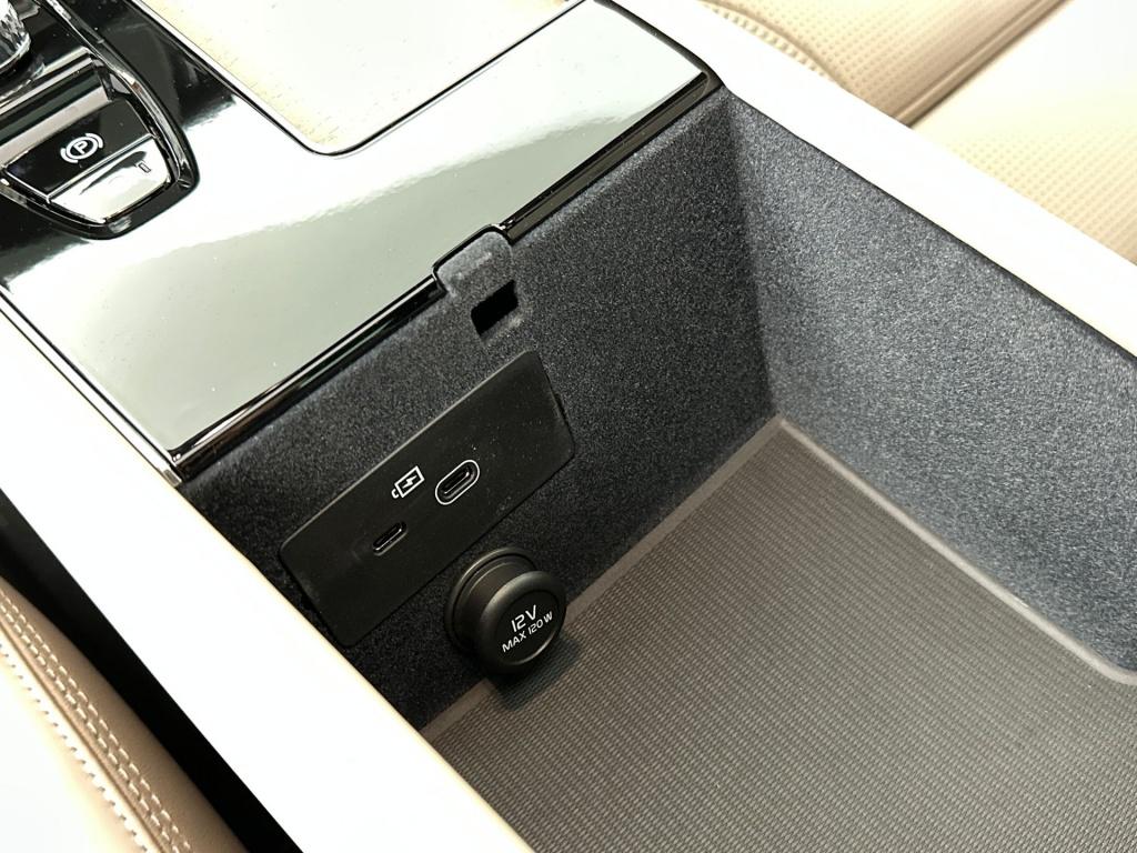 Volvo XC90 ultra bright recharge plug-in hybrid awd