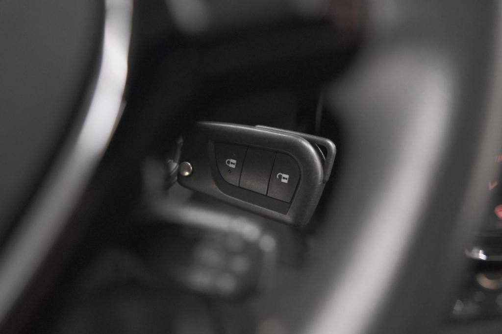Peugeot 108 1.0 e-vti allure | camera | climate control | dab+ | 15 inch li