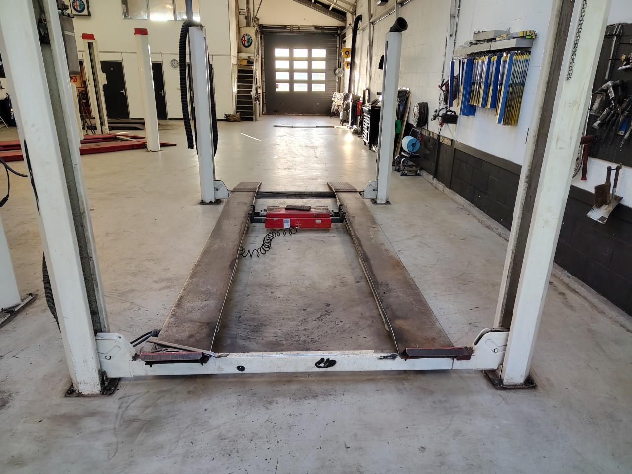 KONI hefbrug 2500kg