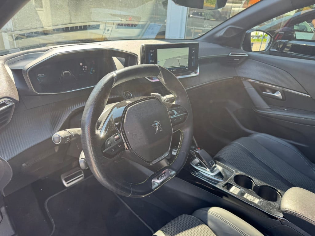 Peugeot 208 1.2 puretech gt black edition