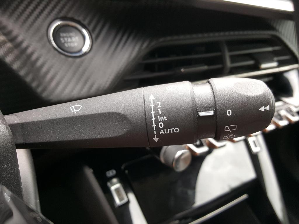 Peugeot E-2008 ev 50kwh 136pk allure pack apple carplay &android auto | nav