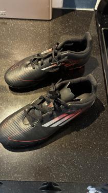 Adidas voetbalschoenen 2 paar, voor 1 prijs tezamen