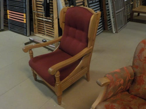 Zeer stevige massief grenen fauteuil in goede staat