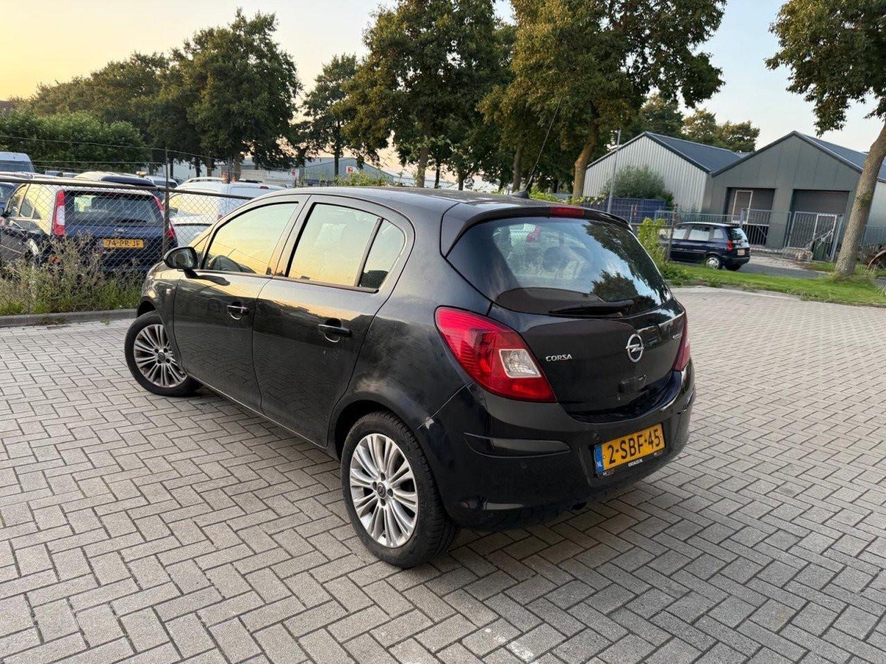 Opel Corsa 1.4-16V Cosmo 164.196KM