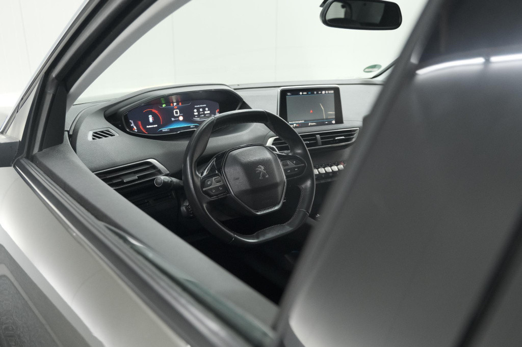 Peugeot 3008 puretech 130 eat6 allure | camera | navigatie | apple carplay 