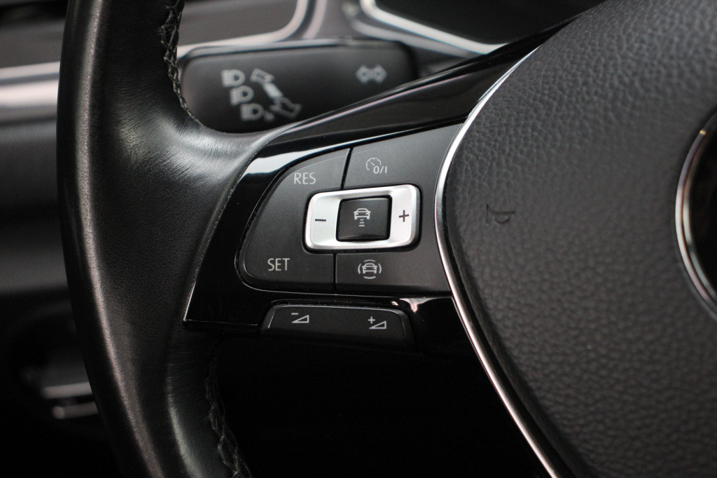 Volkswagen T-roc 1.5 tsi sport | acc | stoelverwarming | carplay |