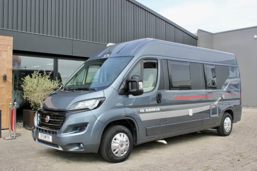 Adria Twin 600SPT (Vast bed,Eerste eigenaar, 19.000KM , Als nieuw!!!)