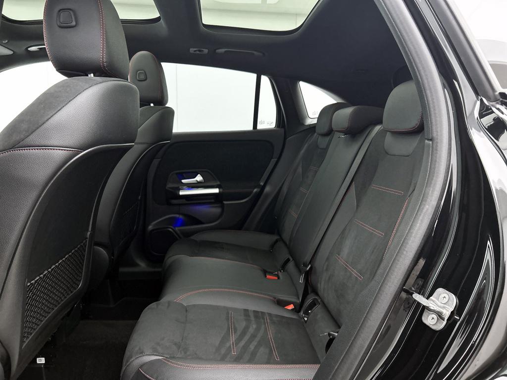 Mercedes-Benz Gla-klasse 200 amg line | sfeerverlichting | panoramadak | cr