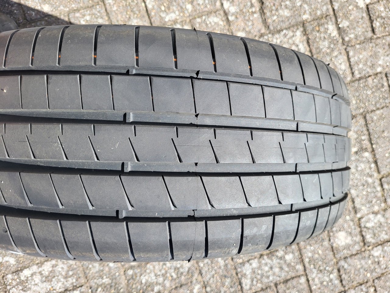 Skoda 18 inch met NIEUWE Goodyear banden.