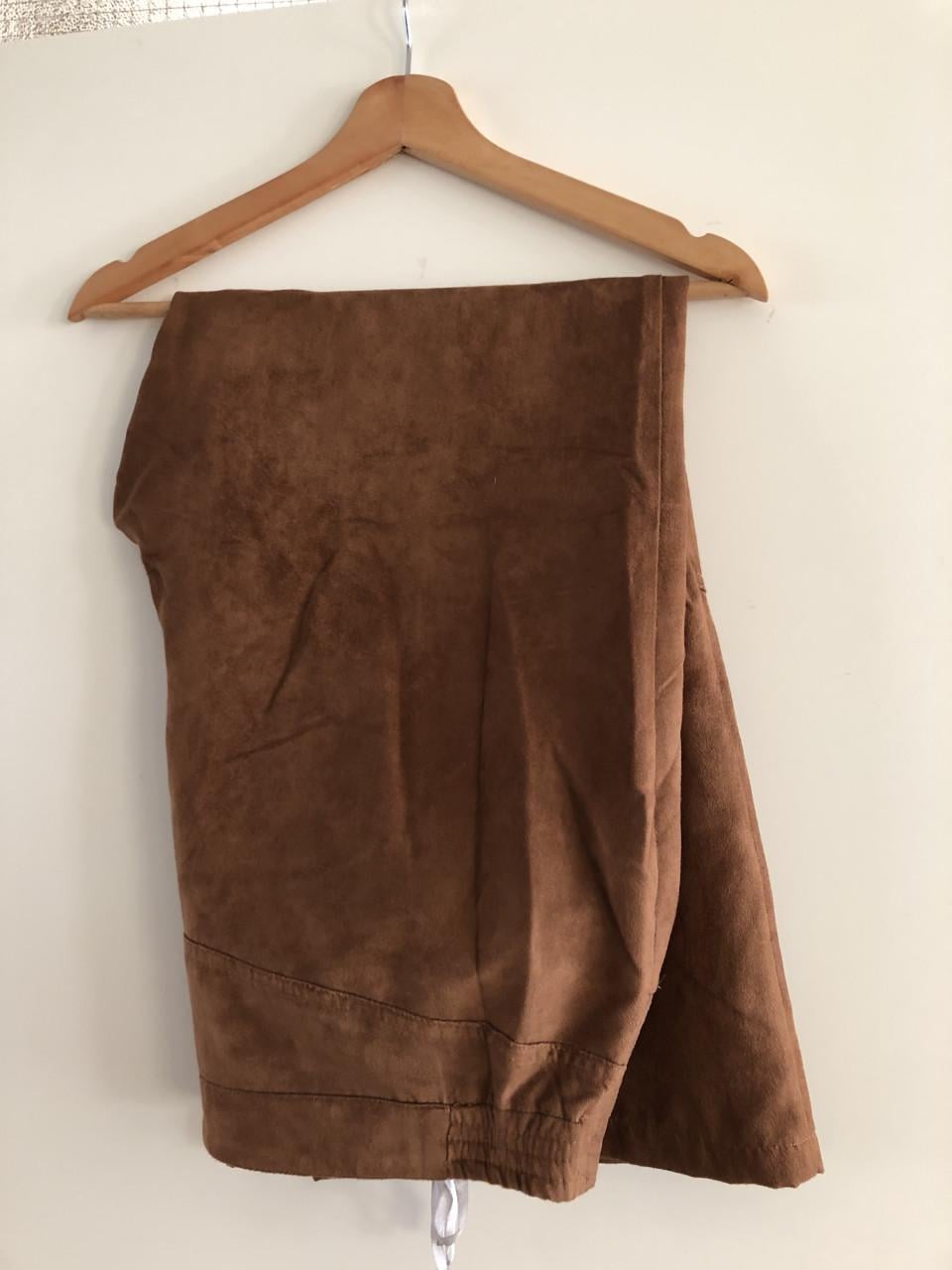 Te koop mooi suede setje.(z.g.a.n.).