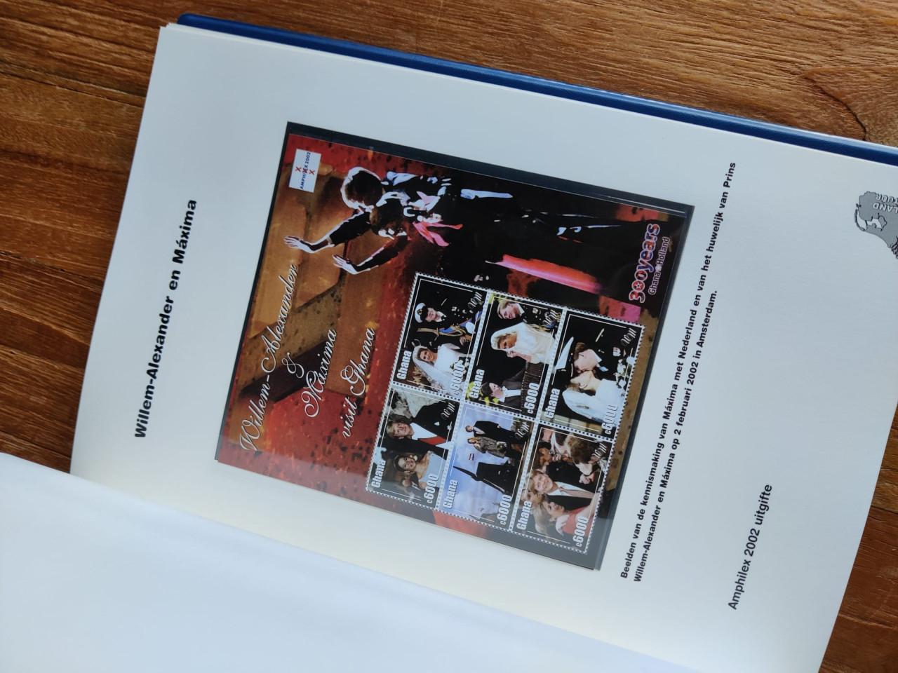 Mooi album vol met speciale blokken en zegels (wereld)