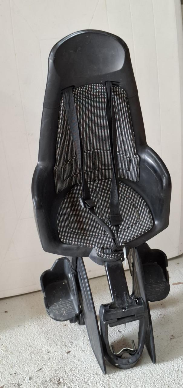 Fietskinderstoel Bobike tot 11 kg. Bevestiging aan de zadelpen.