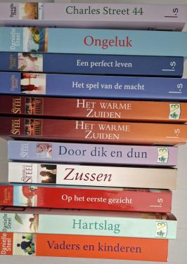 Boeken: Danielle steel, sarah morgan, cathy kelly, elin hilderbrand, enz