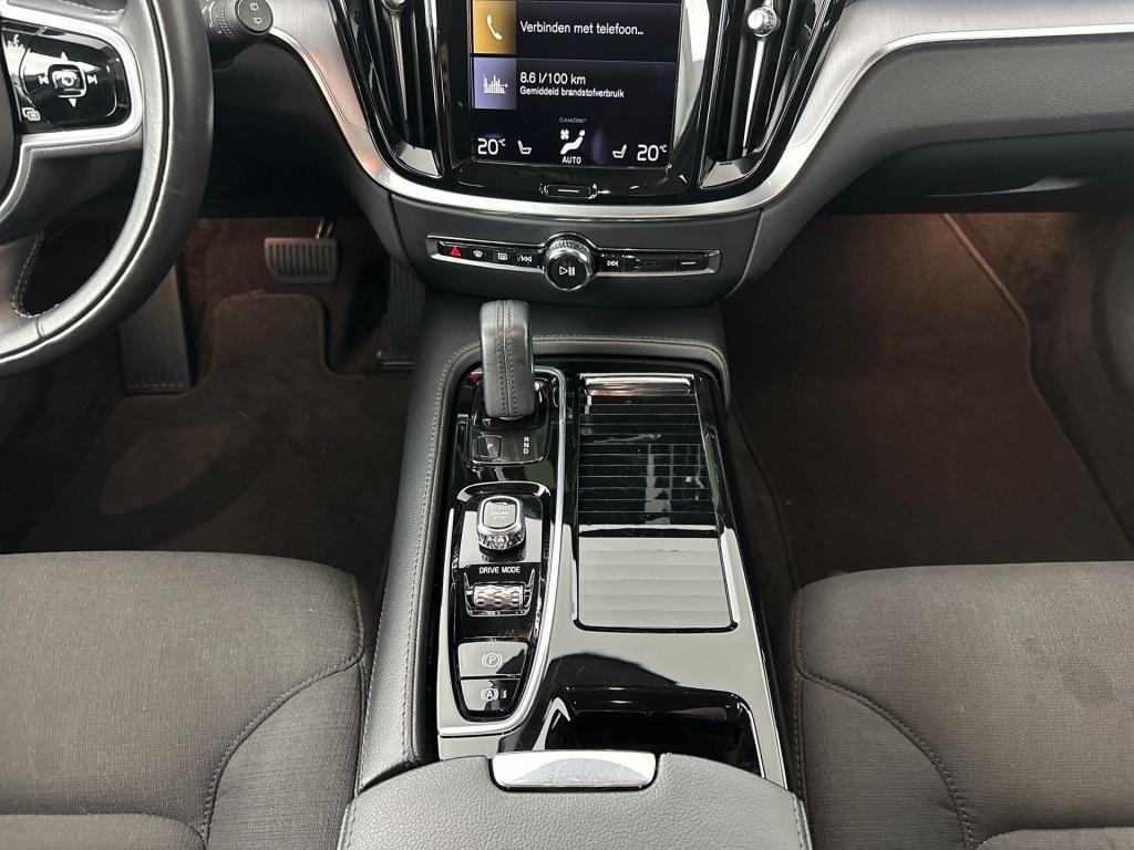 Volvo V60 t6 398pk recharge r-design| camera| trekhaak| stoel+stuur.verw|