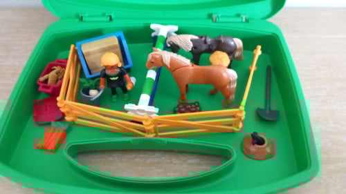 Playmobil paardjes in bewaarbox