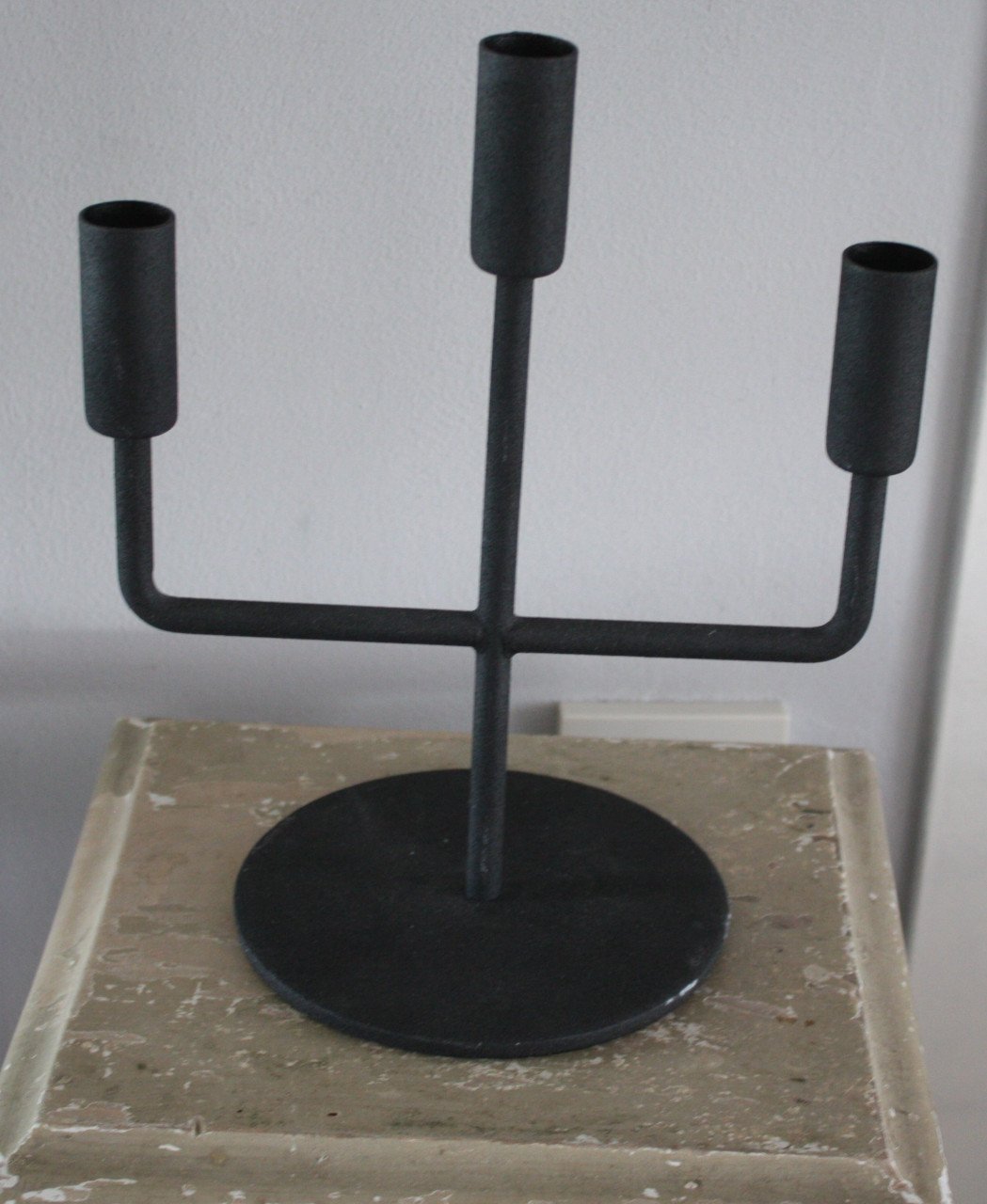 Zwarte metalen kandelaar