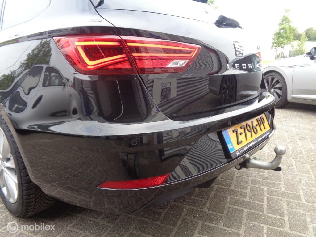 Seat Leon Sportstourer st 1.0 ecotsi style business/airco/led/pdc/automaat 
