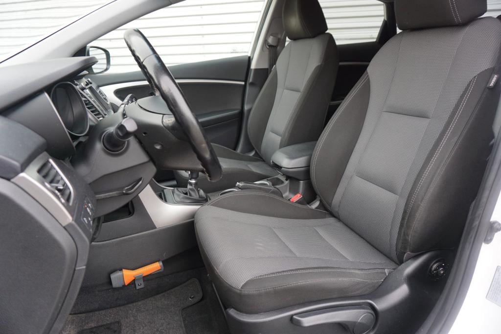 Hyundai I 30 1.6 gdi i-motion plus climate / navi / cruise / camera / parke