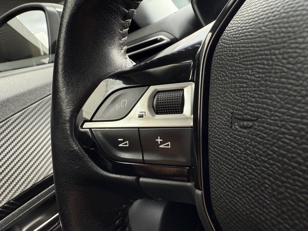 Peugeot 2008 1.2 active // trekhaak //
