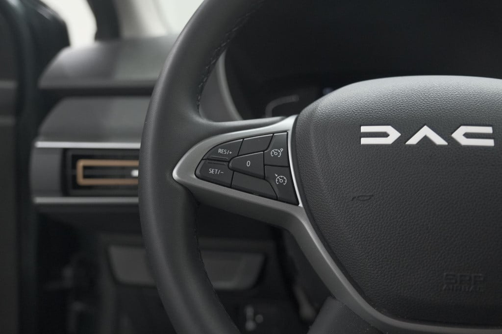 Dacia Jogger 1.6 hybrid 140 extreme | 5 zitplaatsen | trekhaak | camera | d