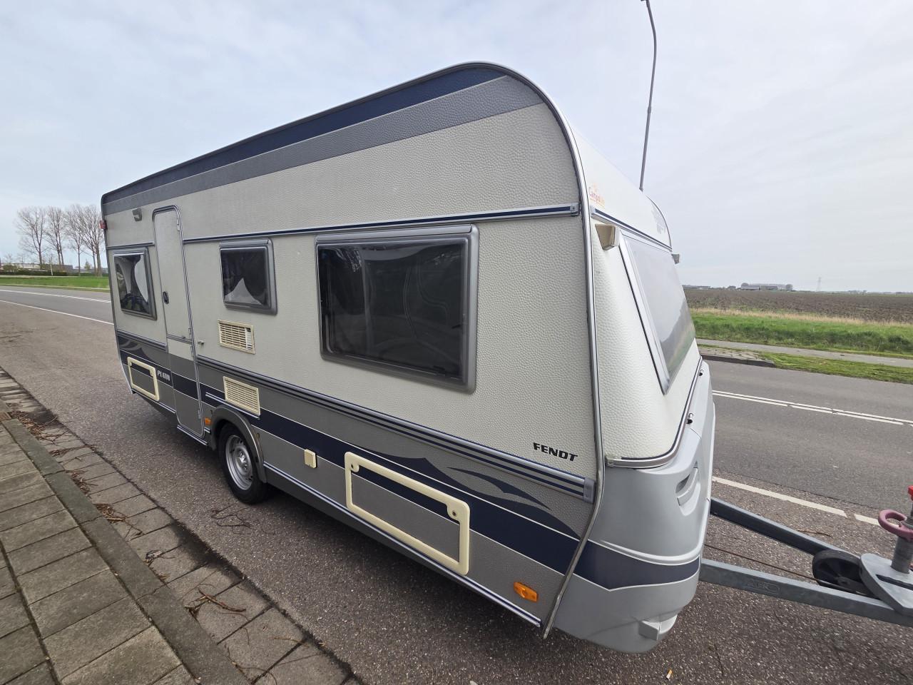 Fendt platin 470 met isabella voortent