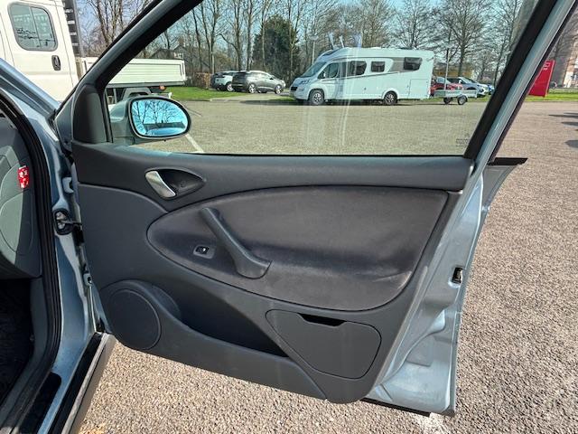 Citroen C5 berline 1.8-16v cool tech | airco | trekhaak | parkeerhulp voor 