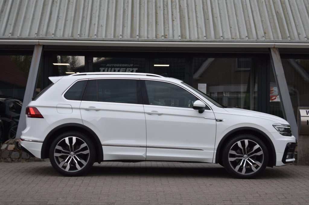 Volkswagen Tiguan 1.5 tsi act highline r-line | trekhaak | camera | dynaudi