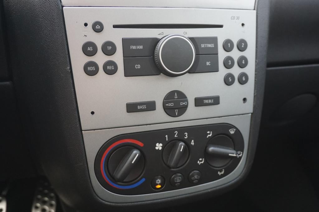 Opel Corsa 1.2-16v silverline airco / elektr. ramen / parkeersens. / lm vel