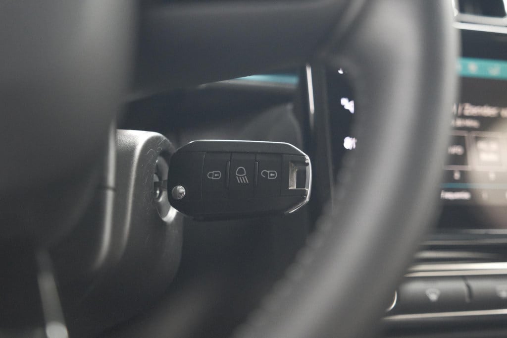 Citroen C3 puretech 110 shine | camera | navigatie | apple carplay | parkee