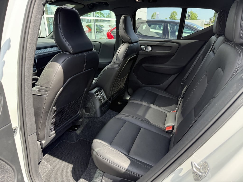 Volvo XC40 t5 262pk recharge r-design | panodak| adap.cruise| 360camera| el